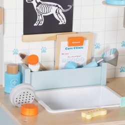 Детска Ветеринарна Клиника Играчка GINGER HOME – Дървен Ветеринарен Център с Аксесоари и Плюшено Куче, 89×57×30 см - W10L016 - view 5
                  
